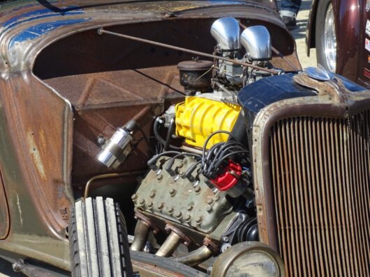 Ausgewählte Autoteile aus dem Fundus vor der Verarbeitung