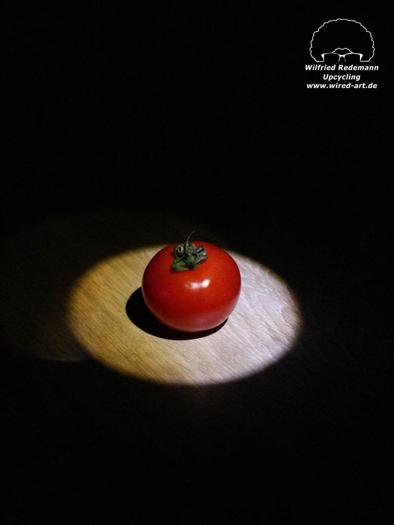 Holz- und Metallmuster in verschiedenen Farbtönen